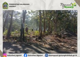 Awali Program Gotro, Pak Dukuh dan Warga RT 12 Kompak Lakukan Pembersihan Lahan